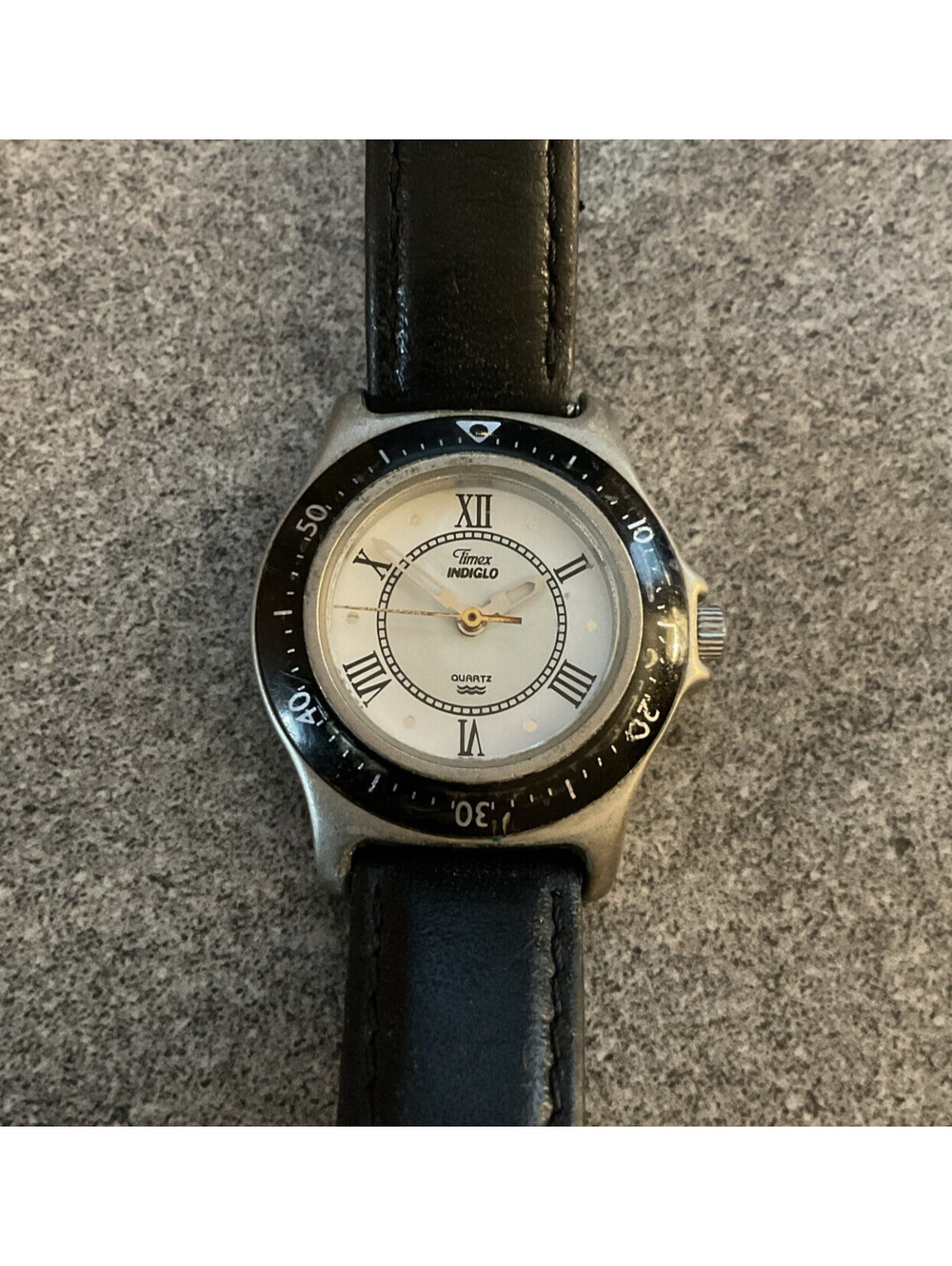 Vintage Timex Womens Watch 28mm Silver Tone Case W/White Indiglo Dial A2